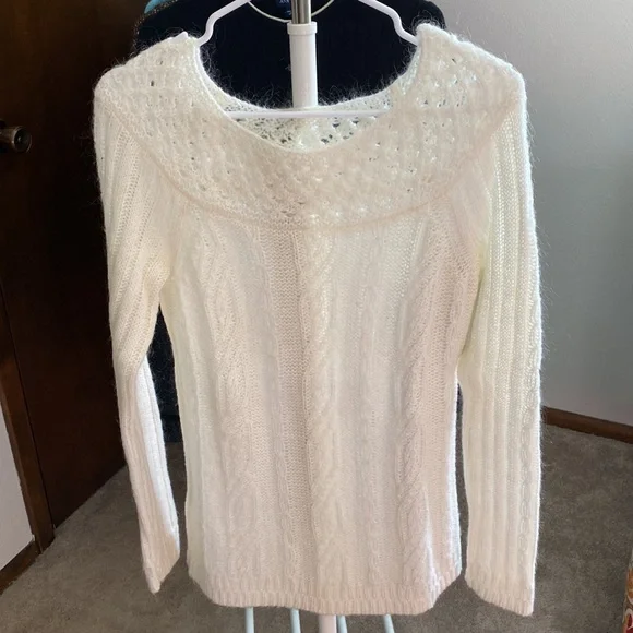 LOFT mohair and acrylic sweater! Cream colored cable knit! Size US Medium (M). - Picture 3 of 5